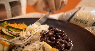 Imagem Arroz ocupa posição de destaque na base da pirâmide alimentar