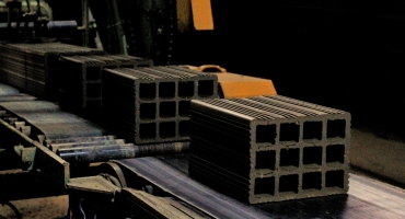 Imagem Em três anos, cinzas da casca de arroz já se tornaram mais de 4 milhões de tijolos