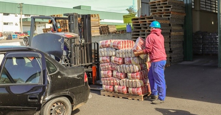 Reforçando participação na comunidade, Fumacense Alimentos apoia instituições sociais