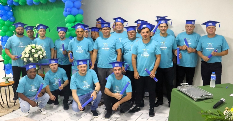 Incentivando a educação, Fumacense Alimentos e Bebidas forma turma de colaboradores no Ensino Médio